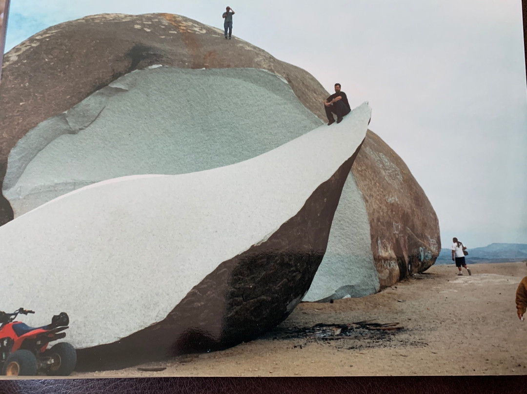 Giant Rock-Landers必去景点