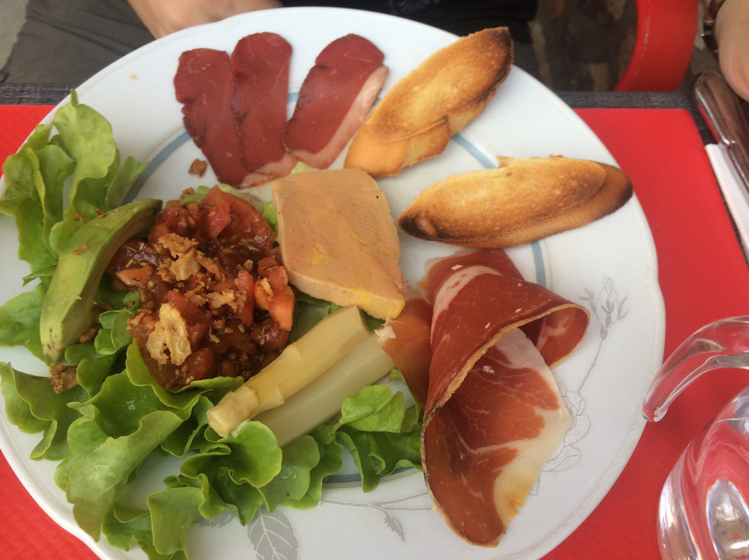 皮卡萨利亚酒店主图