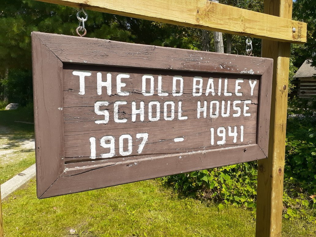 Bailey School景点图片