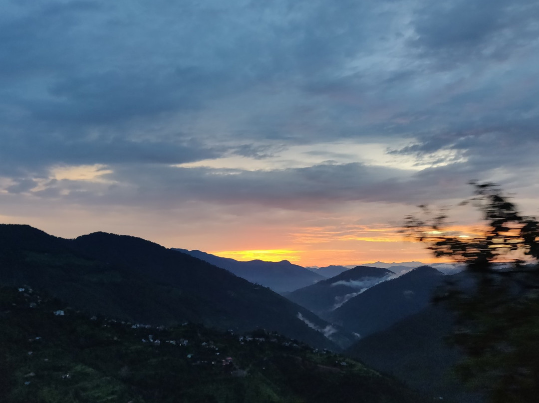 The Golden Peak Hotel主图