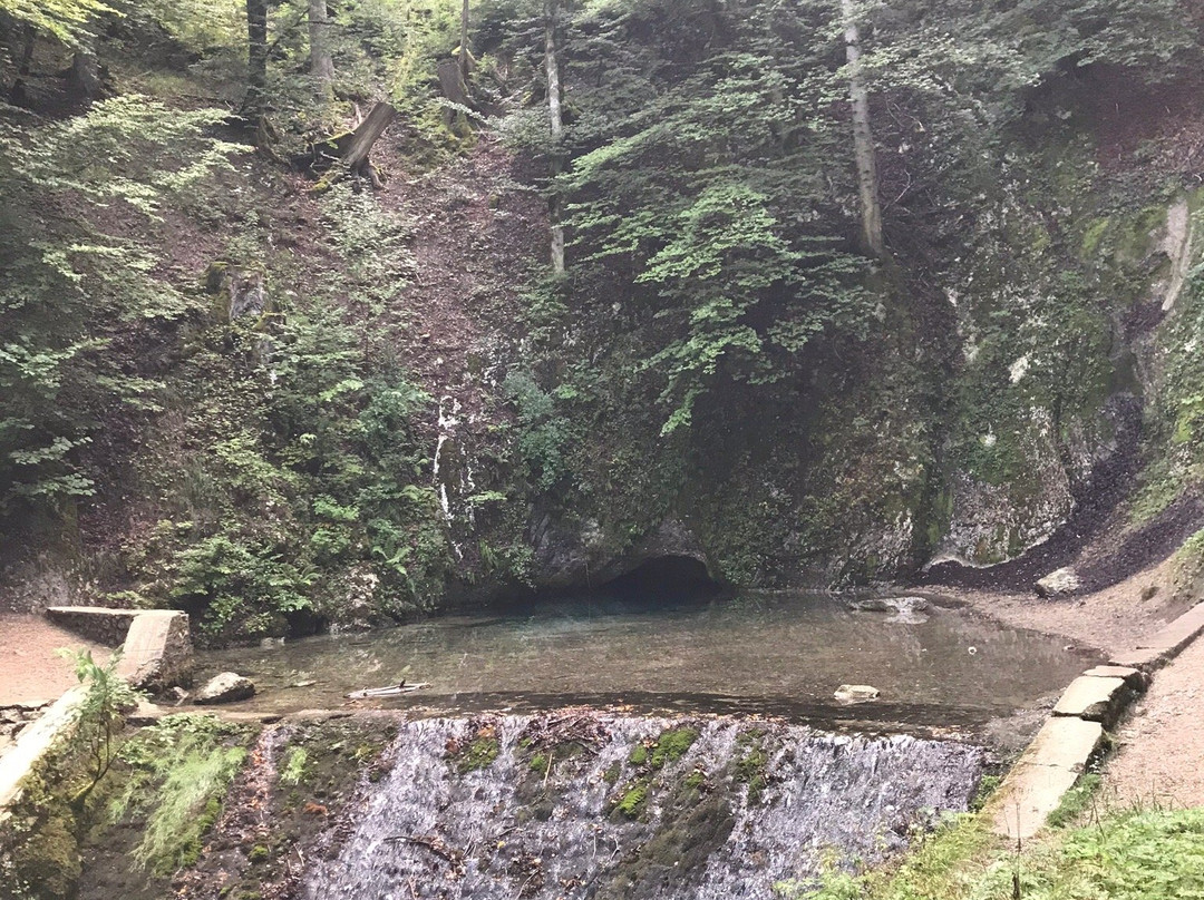 Source bleue-Montperreux必去景点