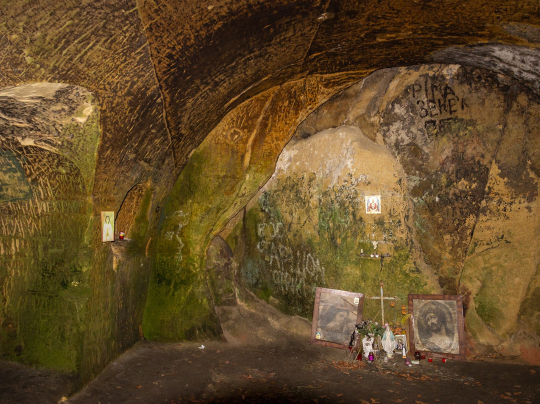 Cave Monastery-Rozhirche必去景点