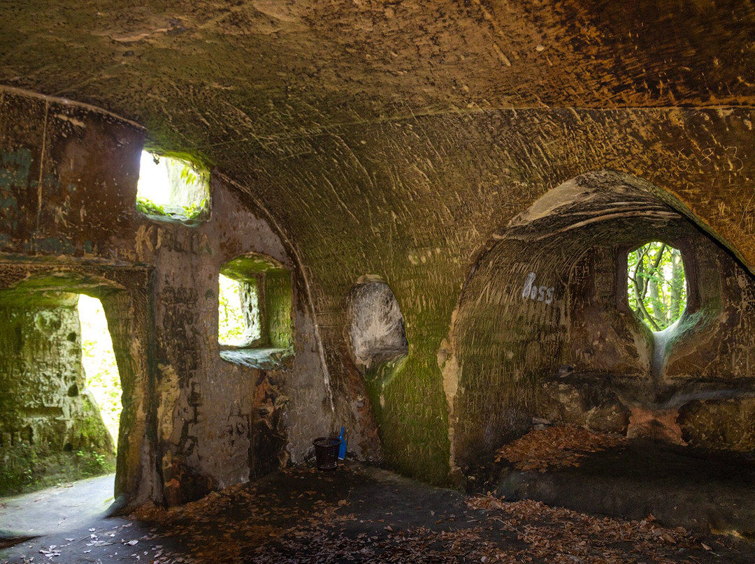 Cave Monastery-Rozhirche必去景点