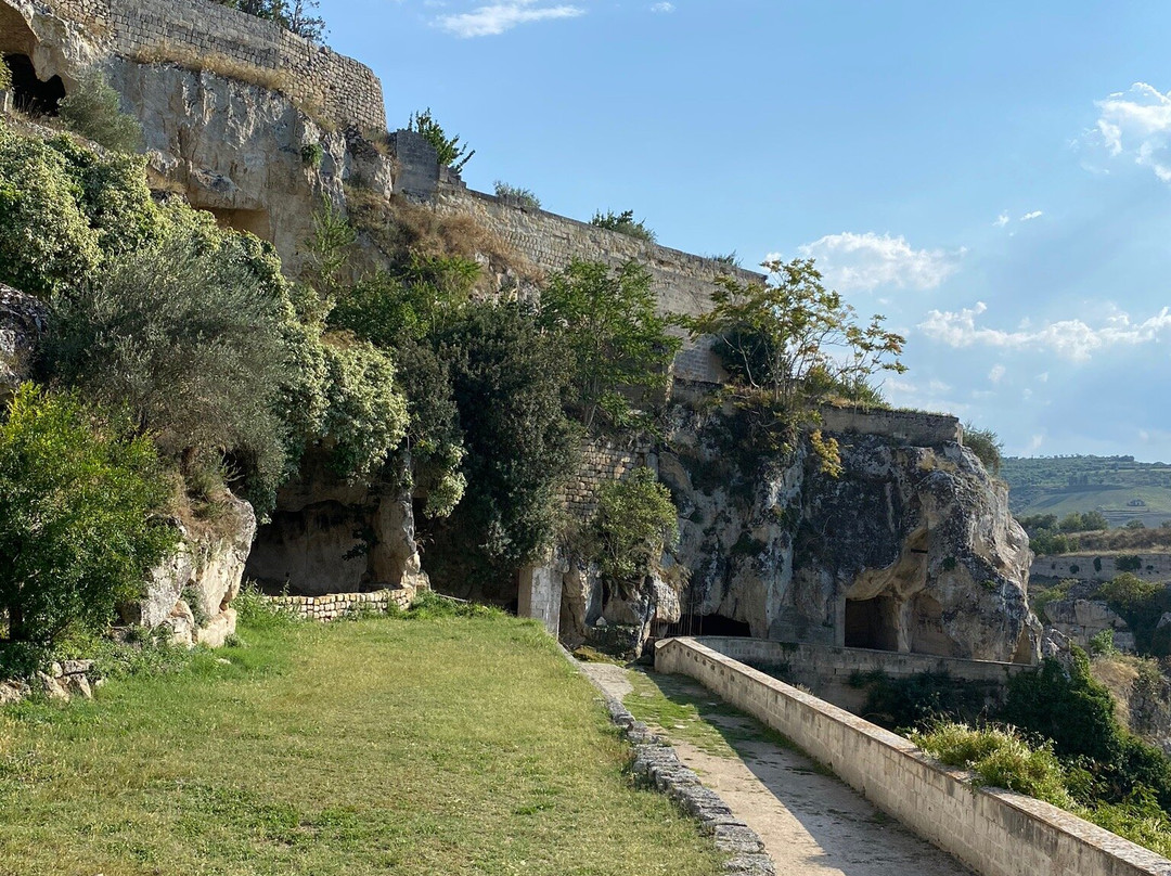 Chiesa Rupestre San Michele Delle Grotte-Gravina in Puglia必去景点
