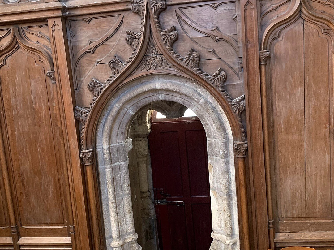 Eglise Saint-Martin-La Pommeraie-sur-Sevre必去景点