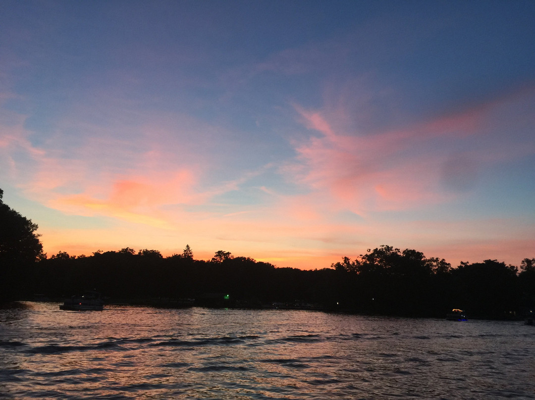 Portage Lakes Cruises景点图片