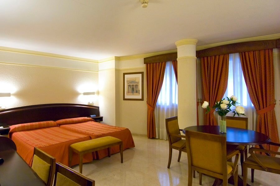 欧罗巴酒店主图