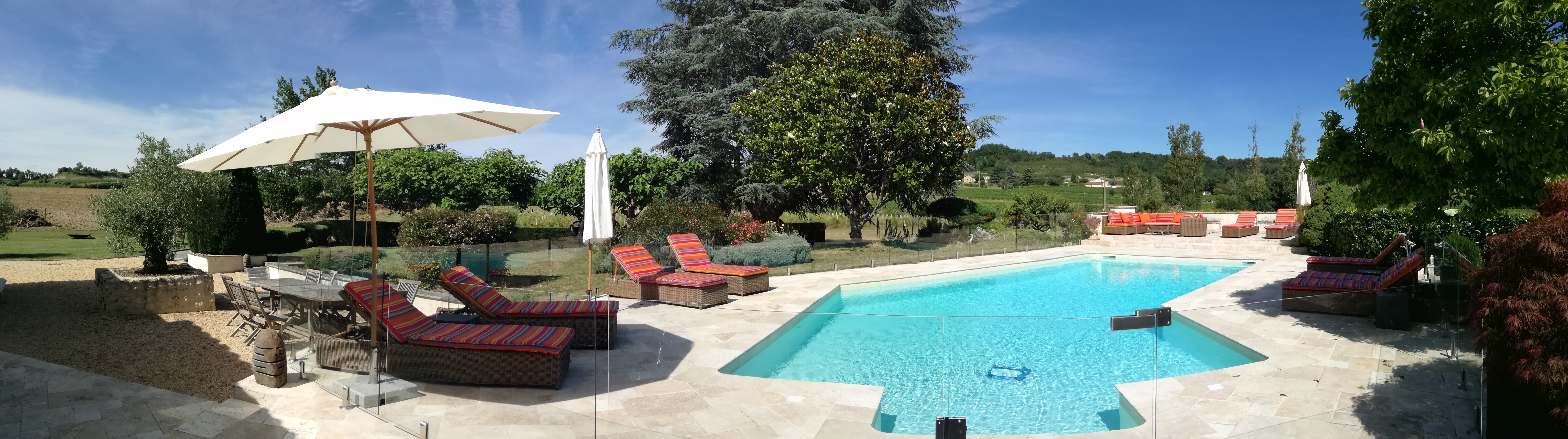 Chateau Du Palanquey and spa-泳池