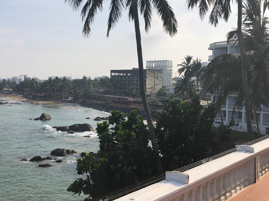 芒特拉维尼亚酒店主图