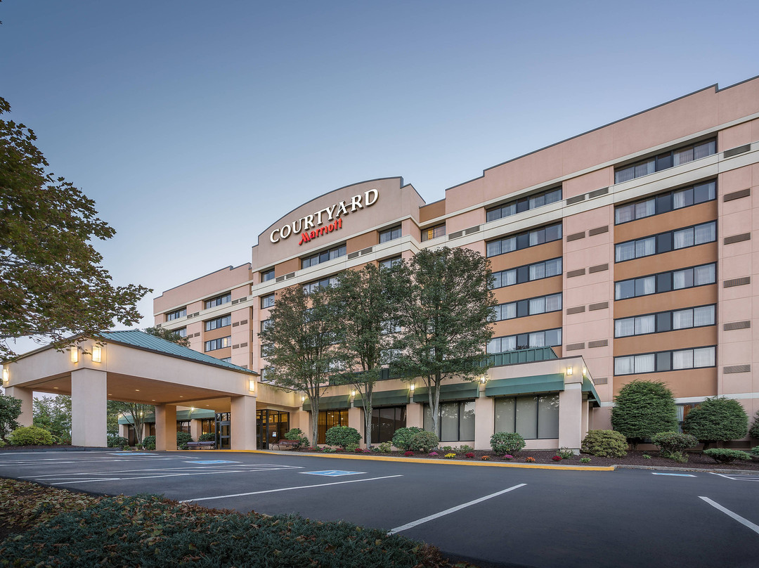 Courtyard Shelton主图