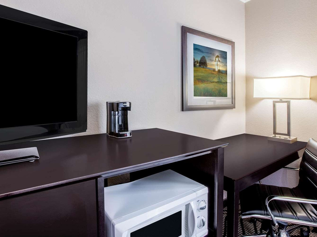 La Quinta Inn & Suites by Wyndham Pasadena主图