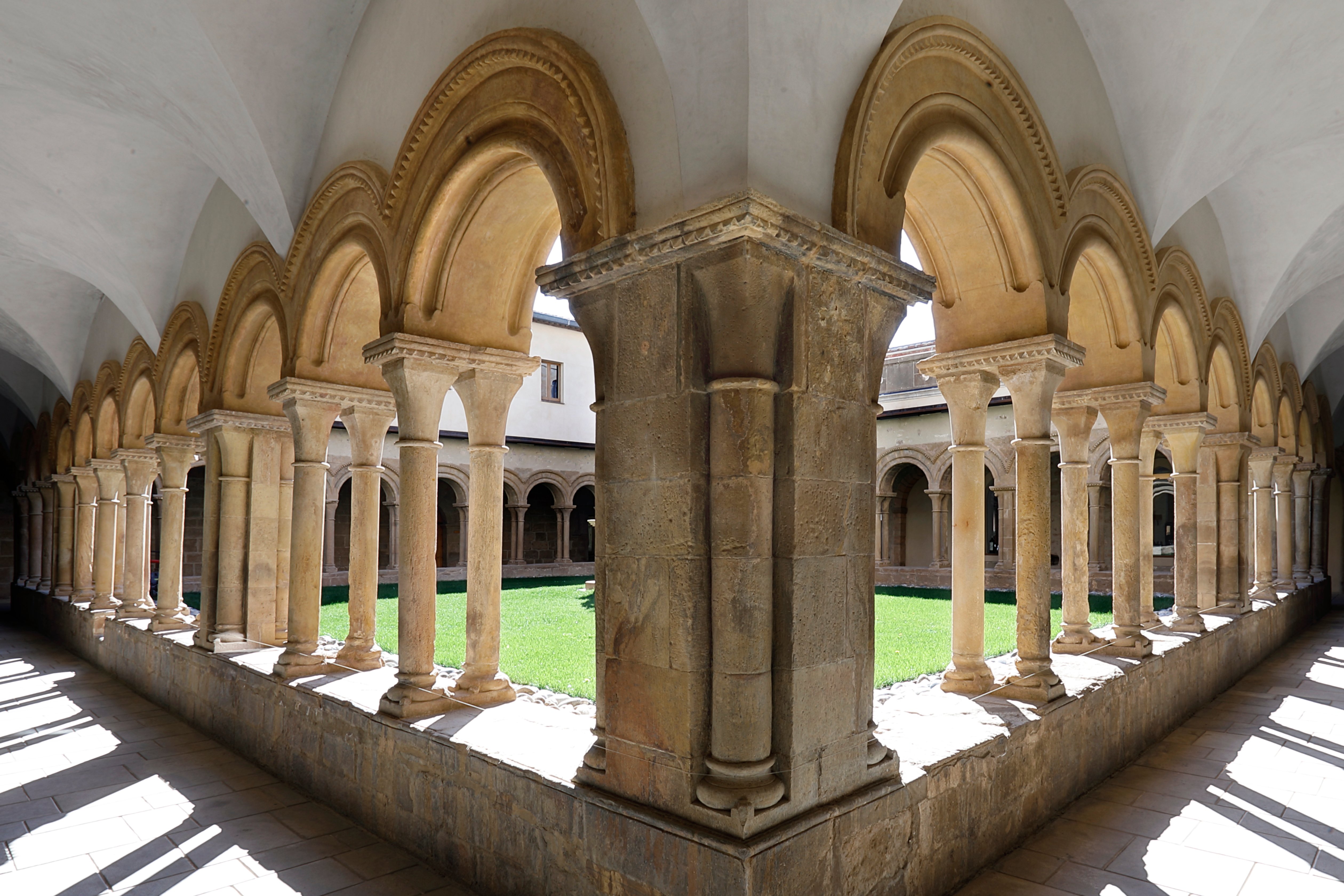 Monestir de les Avellanes-官方