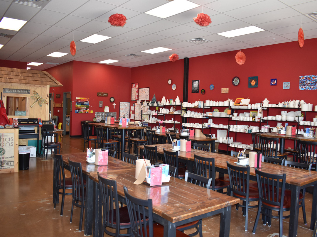 Bisque Barn Pottery Paint Studio-Avon必去景点