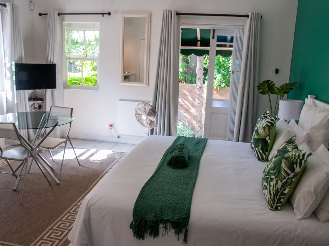 Rustic Manor Bed and Breakfast in Tokai主图