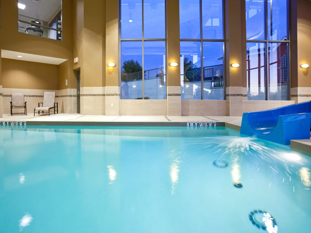 Holiday Inn Express & Suites Woodstock South by IHG主图