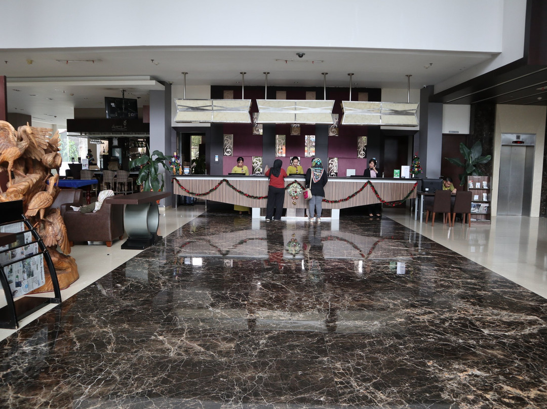 阿斯顿纳文帝国酒店主图