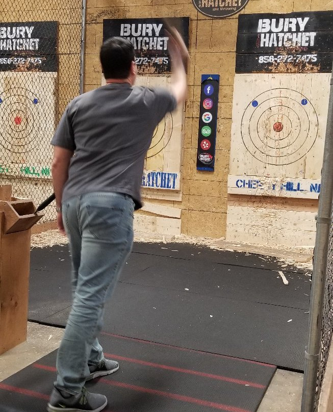 Bury The Hatchet Cherry Hill - Axe Throwing-切里希尔必去景点