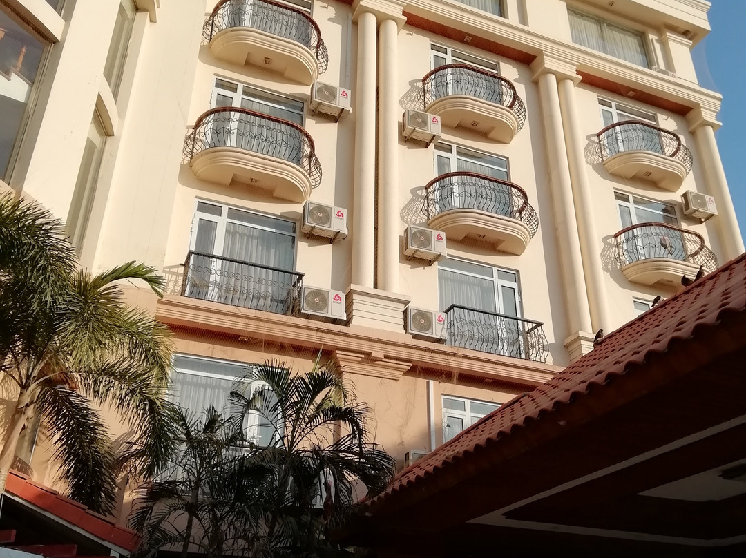 阿亚尔瓦蒂河景酒店主图