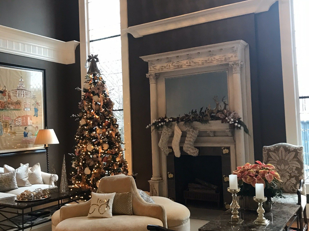 The James Madison Inn主图