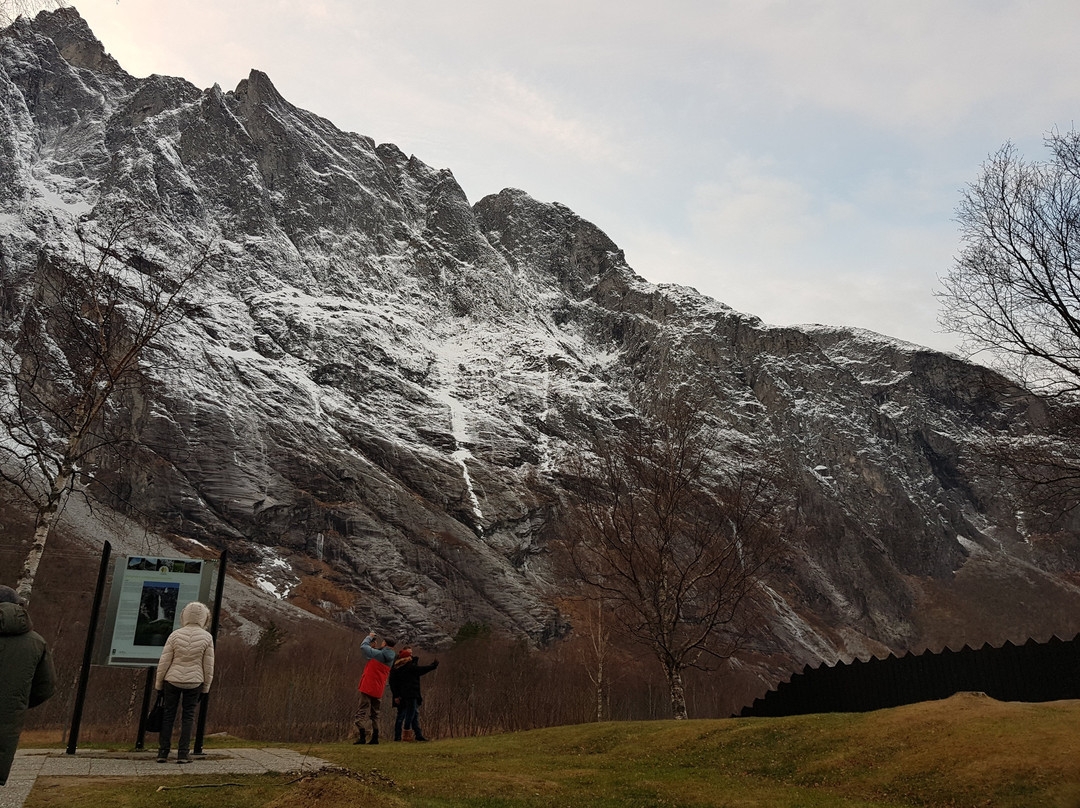 Trollstigen foothill viewpoint景点图片