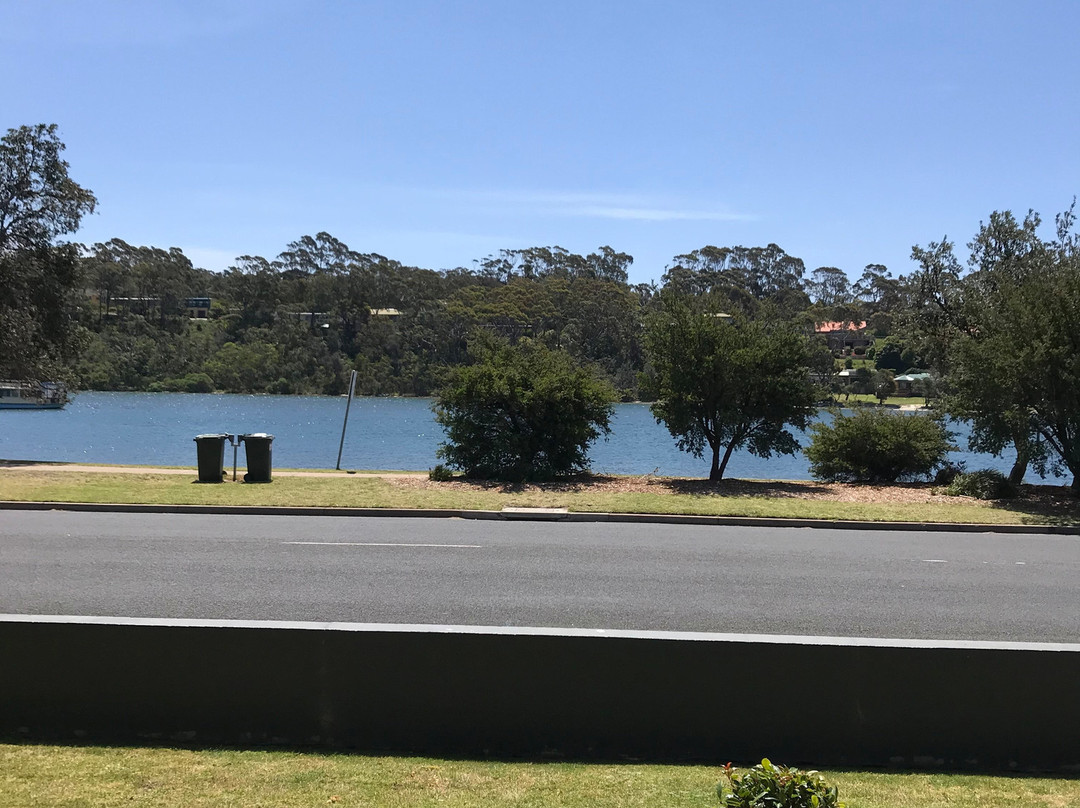 贝尔维尤市的湖泊主图