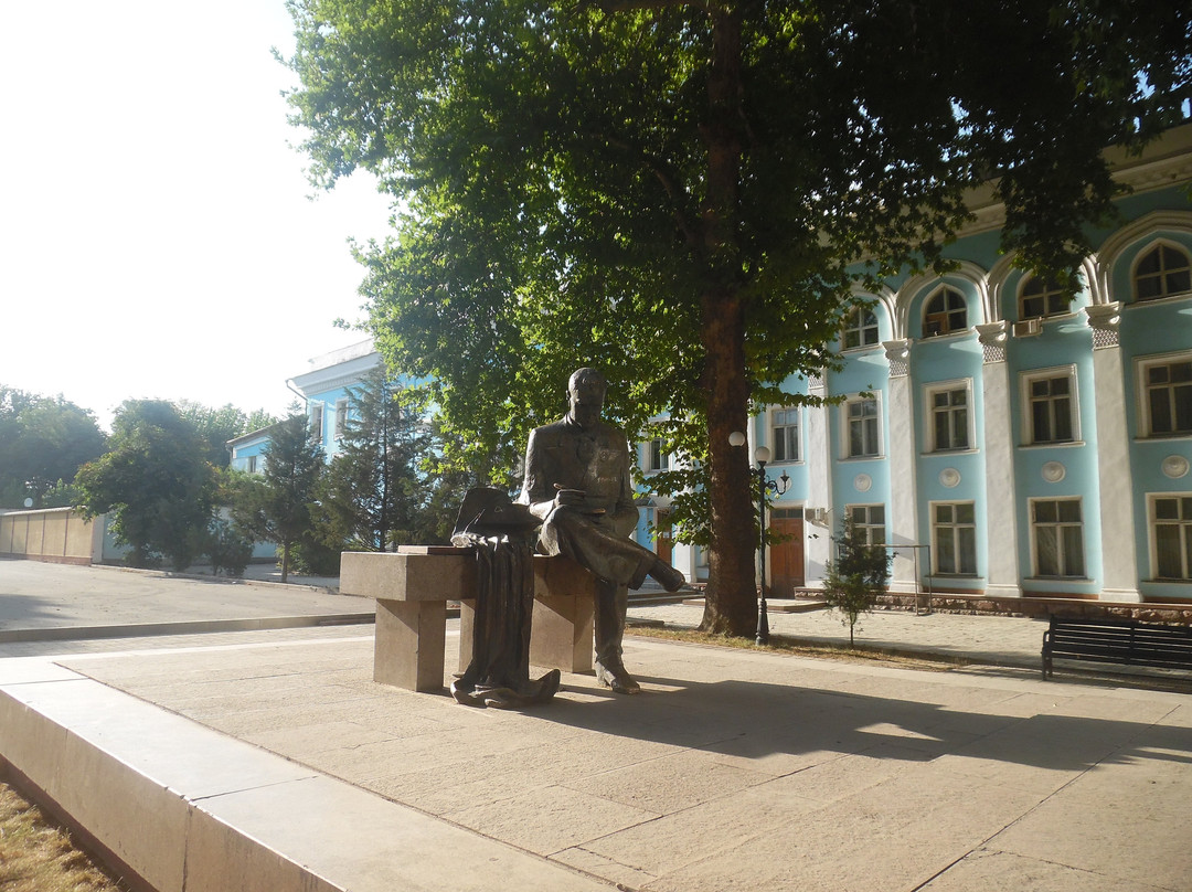 Monument to Abulkasim Lakhuti-杜尚别必去景点