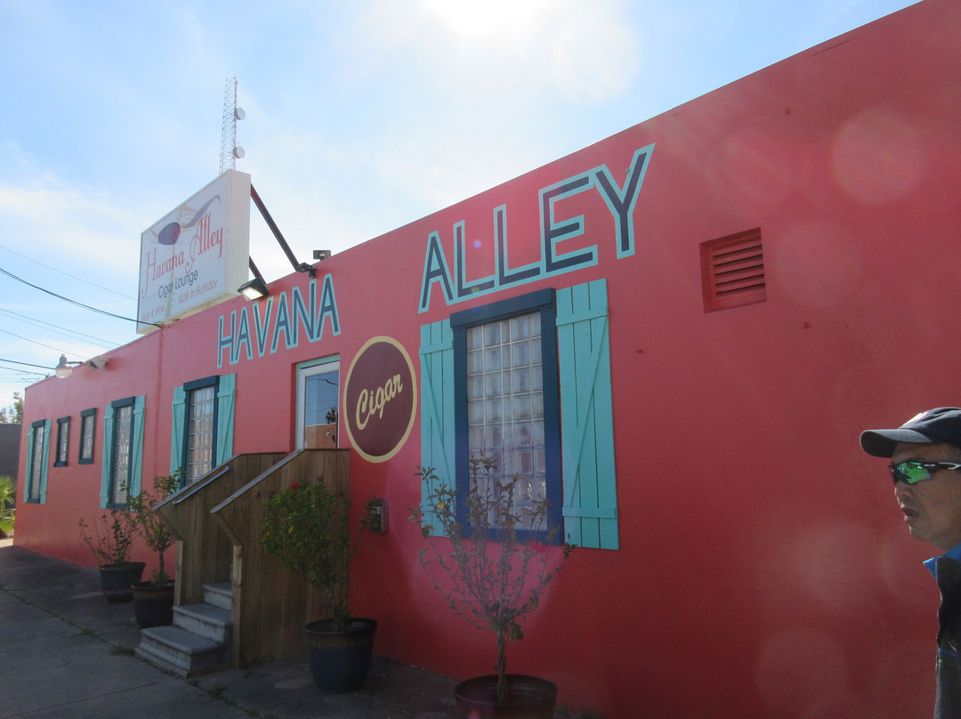 Havana Alley Cigar Shop and Lounge景点图片