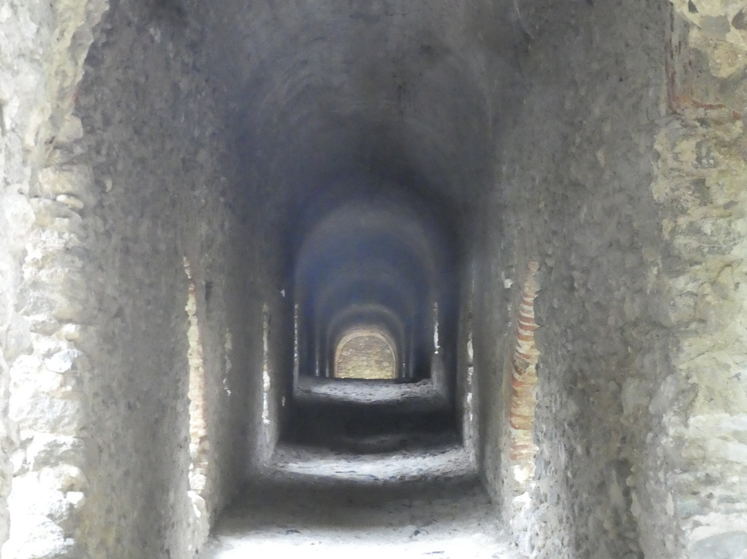 Ansignan Roman Aqueduct景点图片