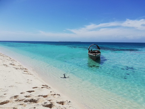 Imani Zuberi-石头城必去景点