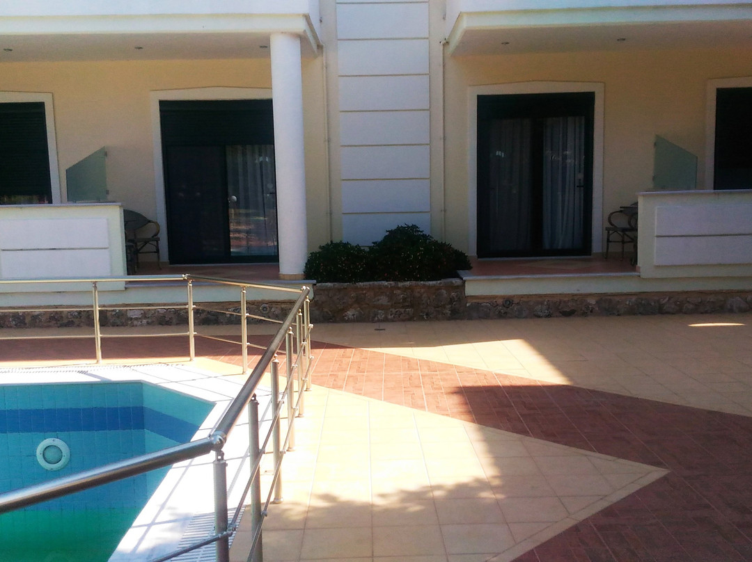 Kourtis Apartments主图