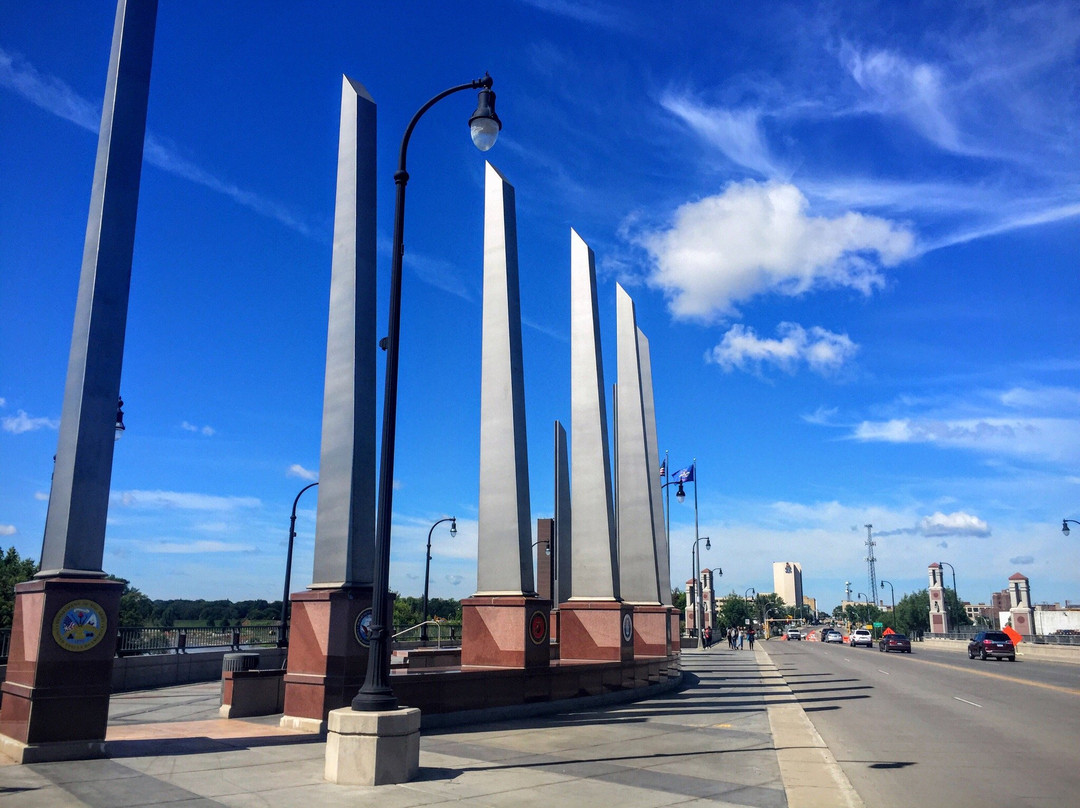 Veterans Memorial Bridge