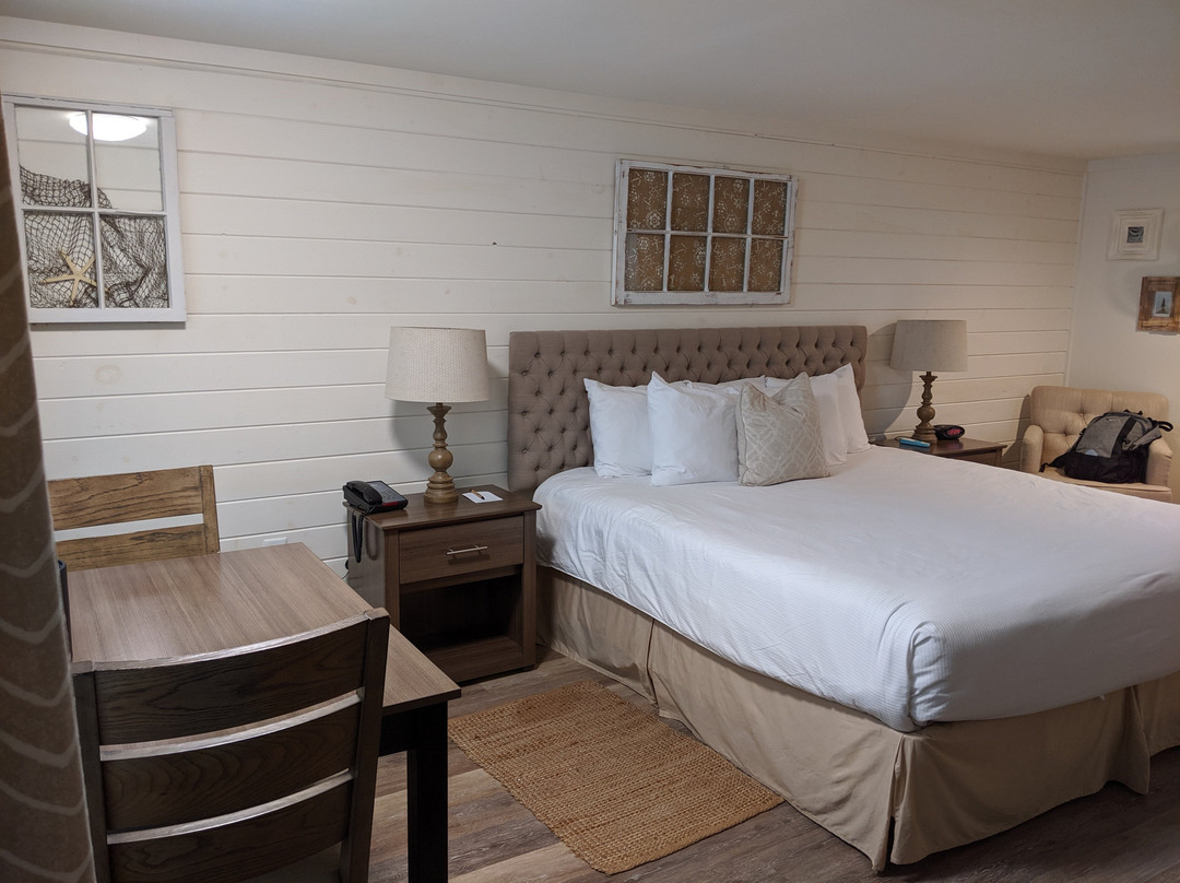 Sandwich Inn & Suites主图