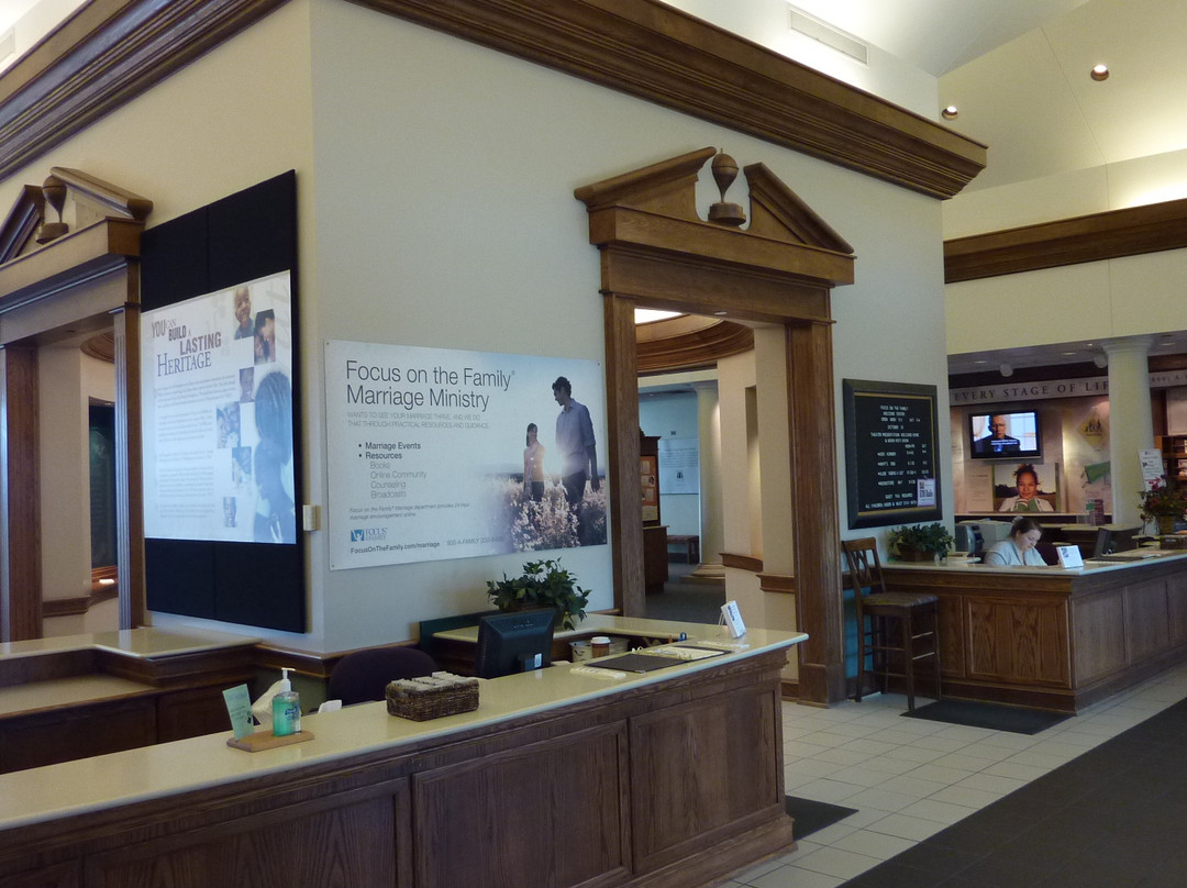 Black Forest旅游景点-Focus on the Family Bookstore