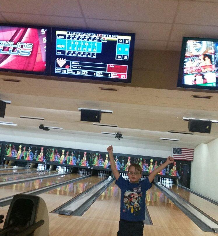 Westworth Village旅游景点-Cowtown Bowling alley