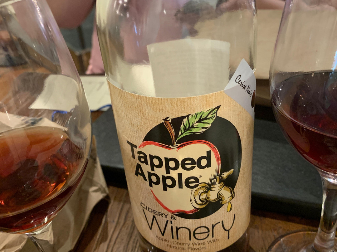 Tapped Apple Cidery & Winery景点图片