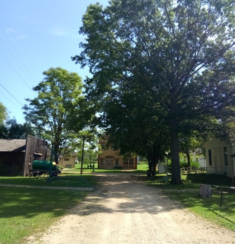Midway Village & Museum Center-罗克福德必去景点