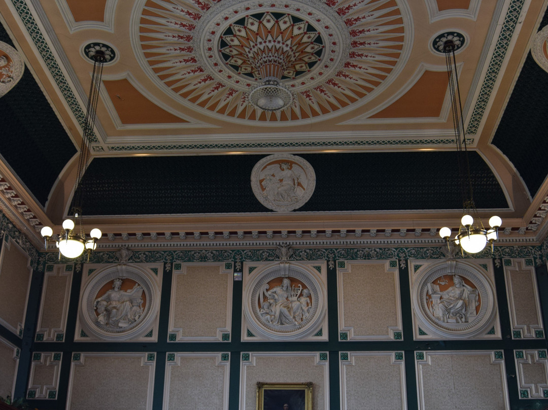 Todmorden Town Hall景点图片
