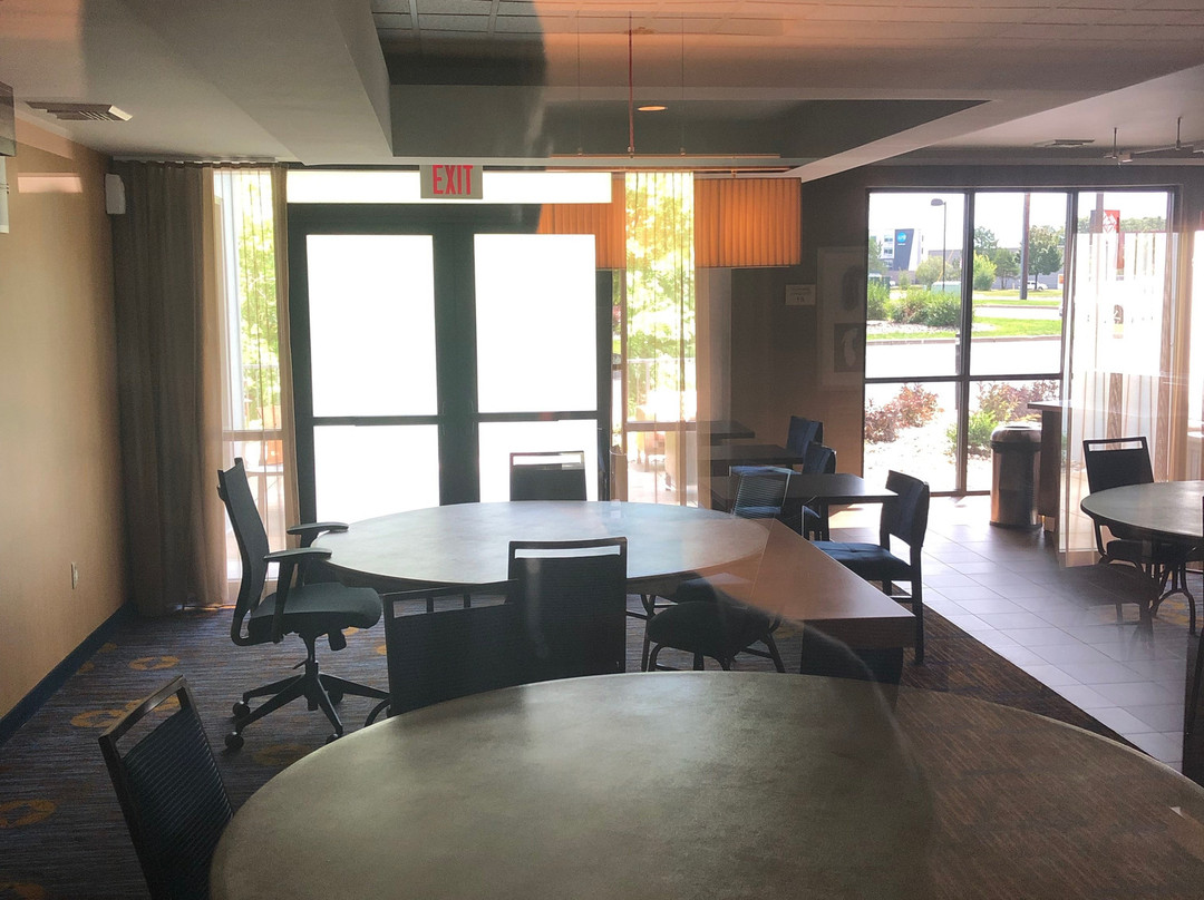 Courtyard by Marriott Grand Rapids Airport主图