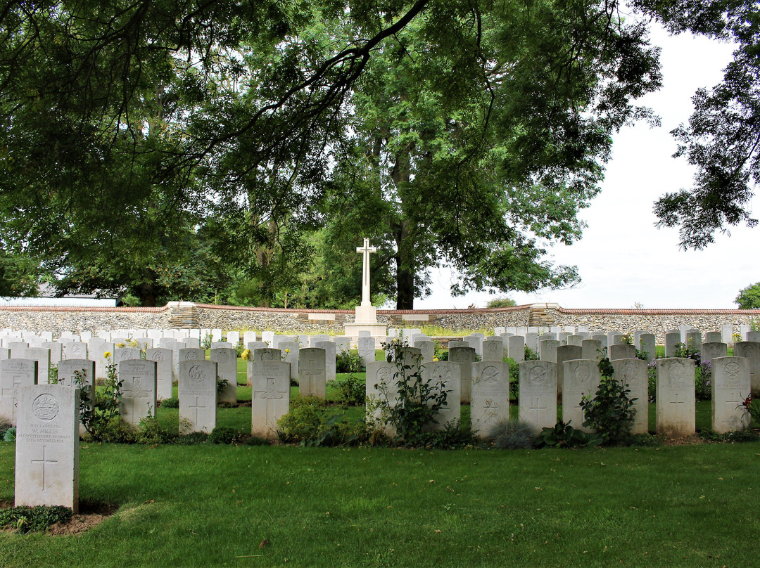 Contalmaison chateau cemetery景点图片