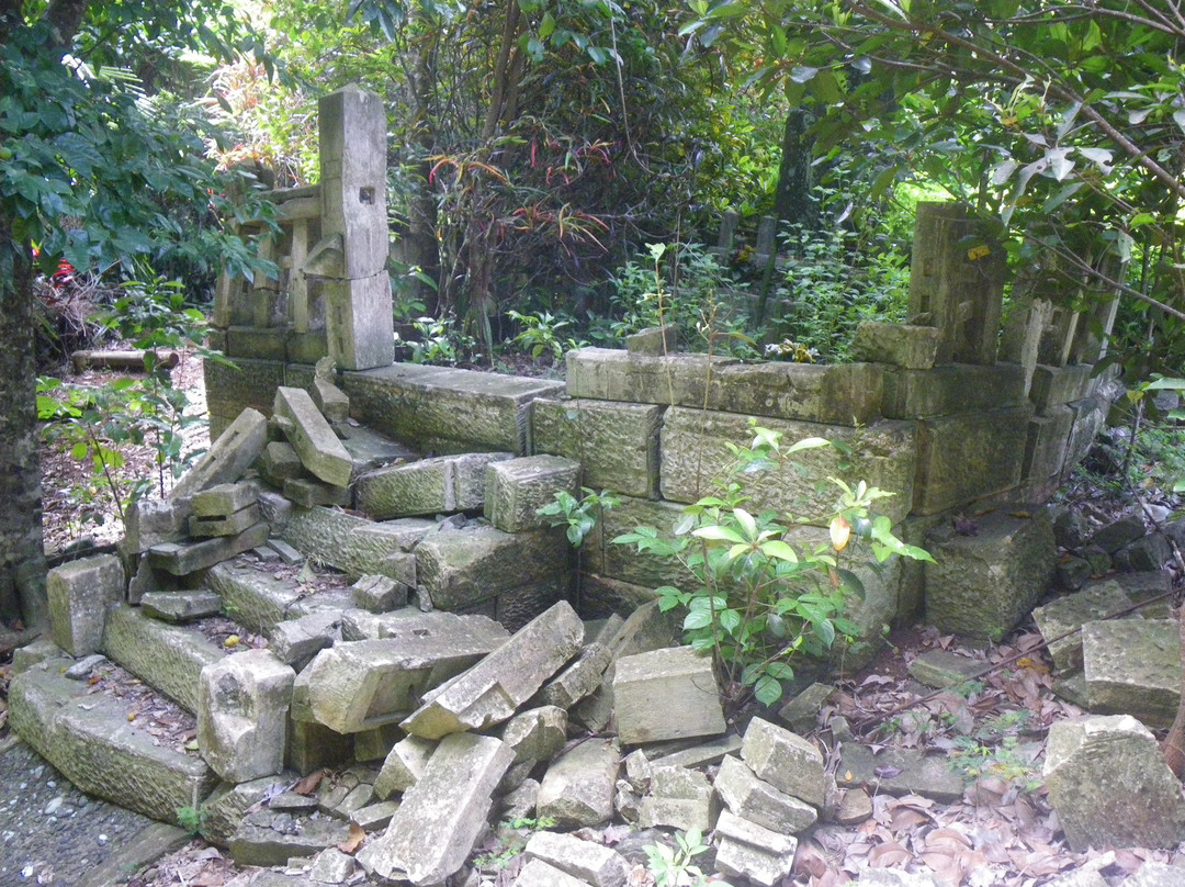 Mottley Couple and Rohlfs Tomb-小笠原村必去景点