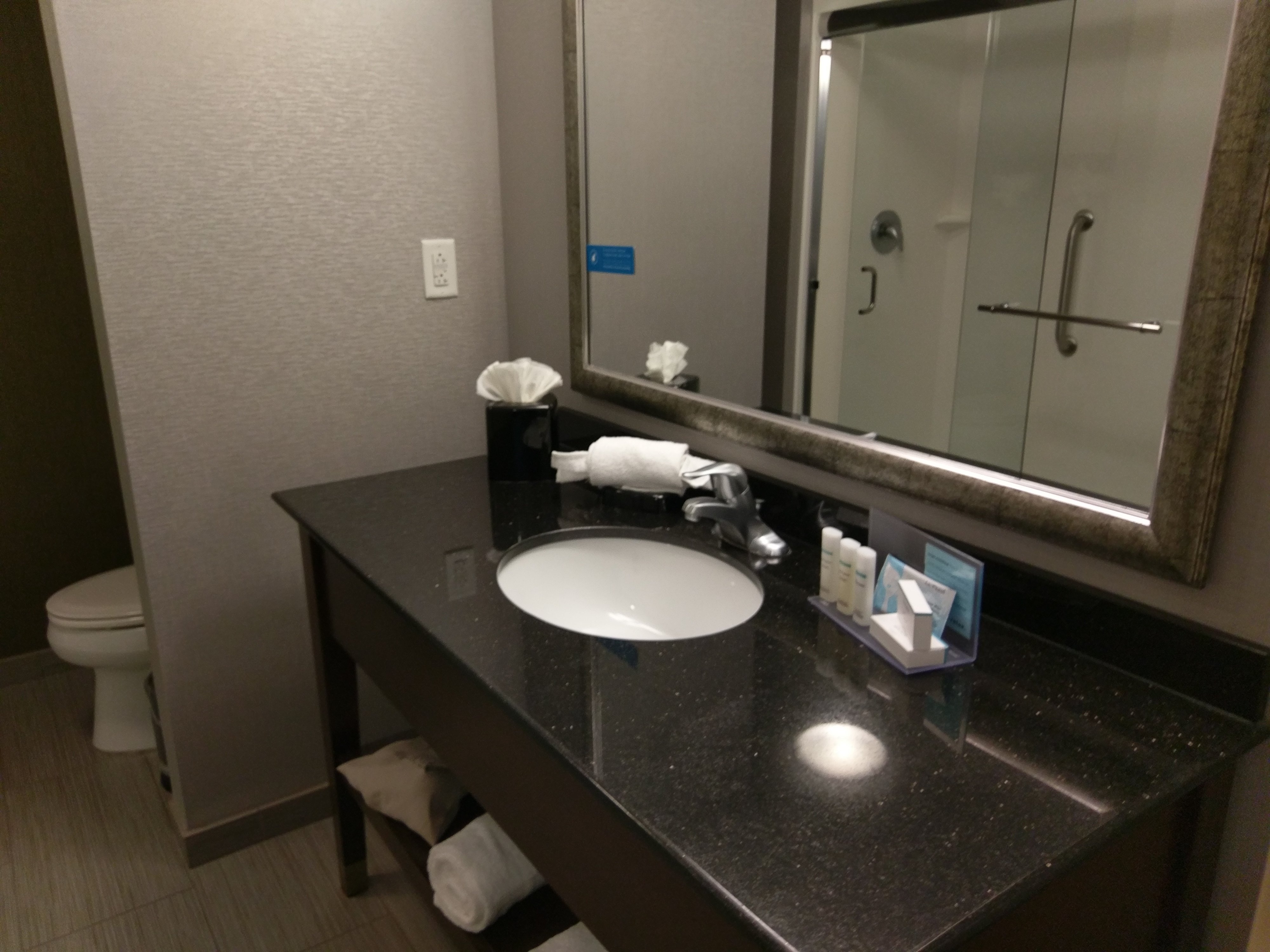 Hampton Inn & Suites Philadelphia/Bensalem-浴室