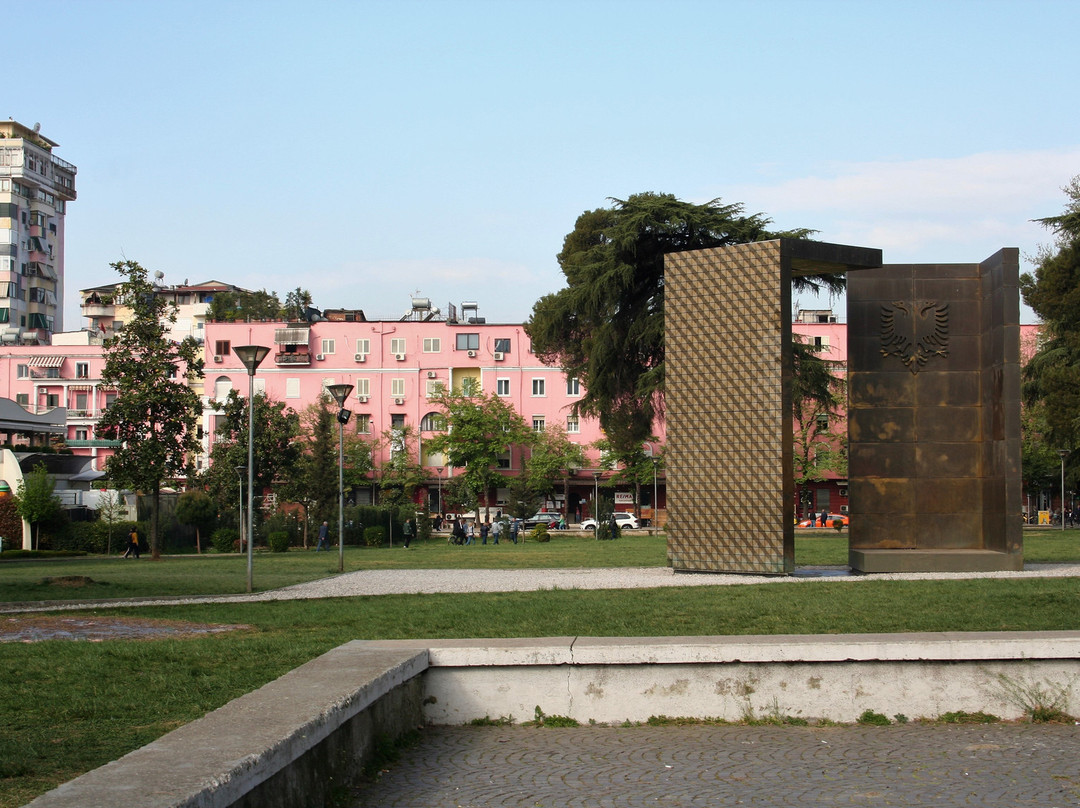 Independence Monument-地拉那必去景点