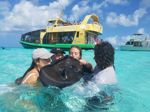 Island Dreamin' Charters-七哩滩必去景点