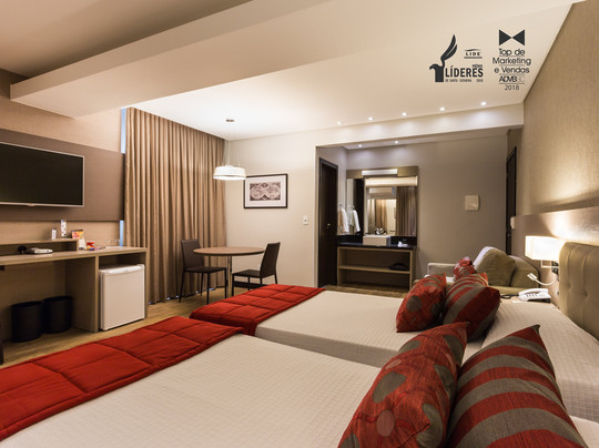 法亚尔酒店主图