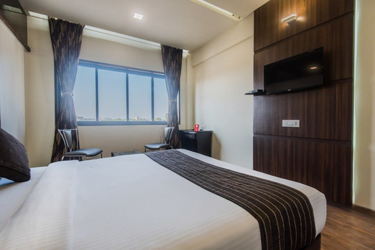 OYO 7136 Solitaire Residency主图