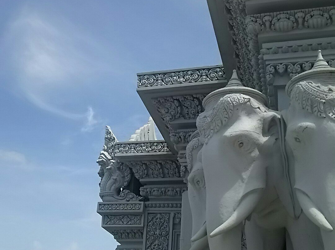 Preah Sakyamoni Chedi-乌栋必去景点