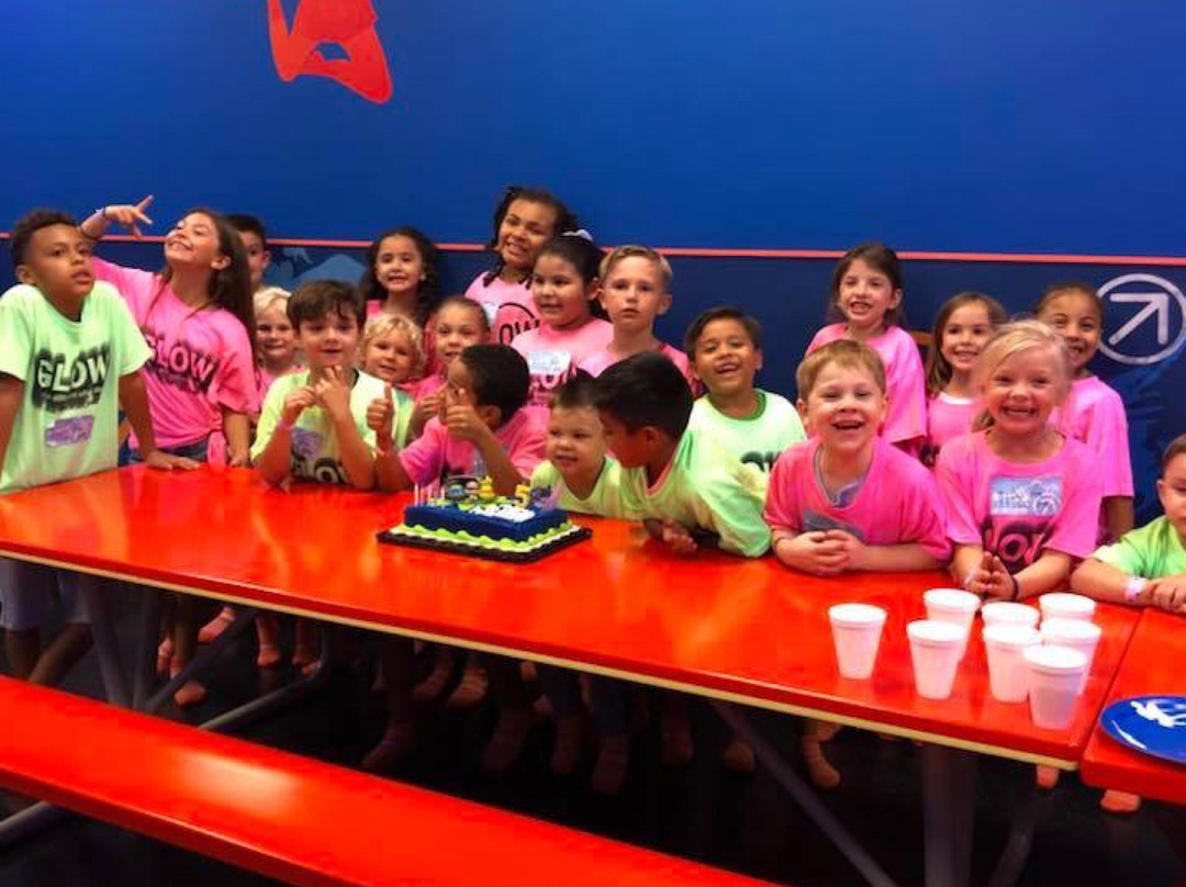 Sky Zone Trampoline Park-皮奥里亚必去景点