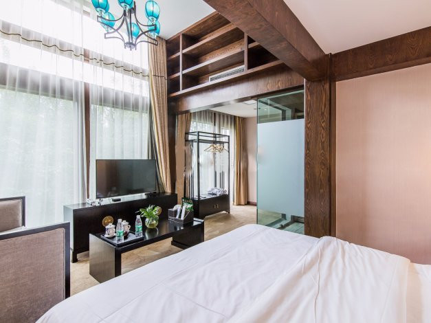 花间集驿栈主图