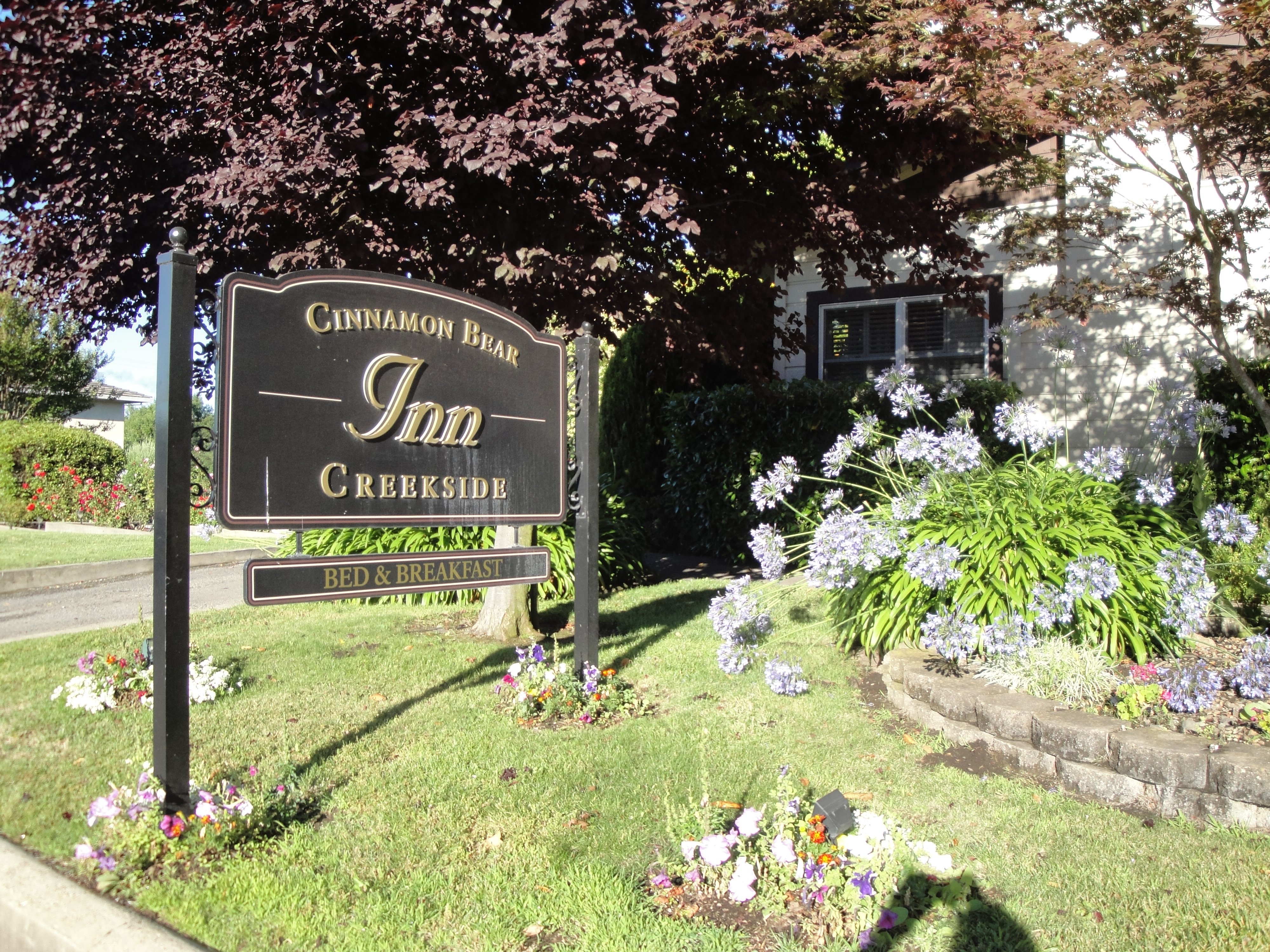 Cinnamon Bear Creekside Inn-官方