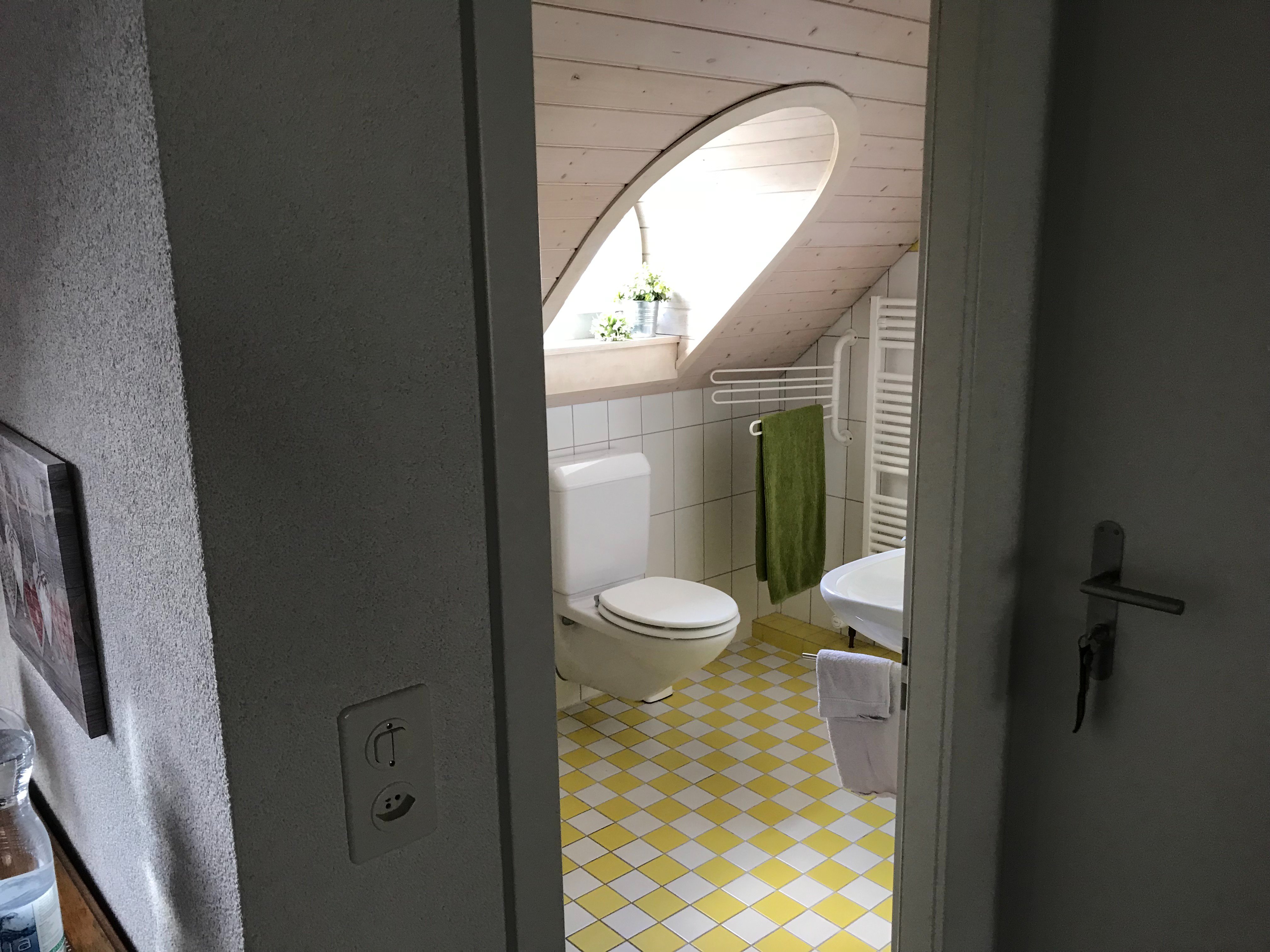 MyBednBreakfast in Bottmingen-浴室